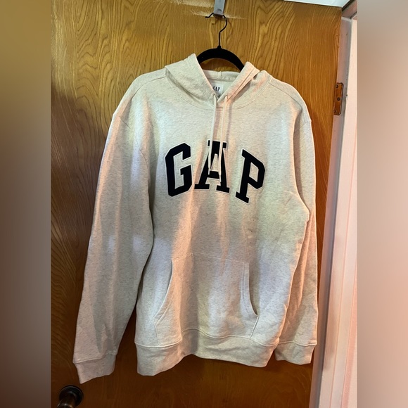 NWT GAP signature Arch logo hoodie L - Picture 2 of 7